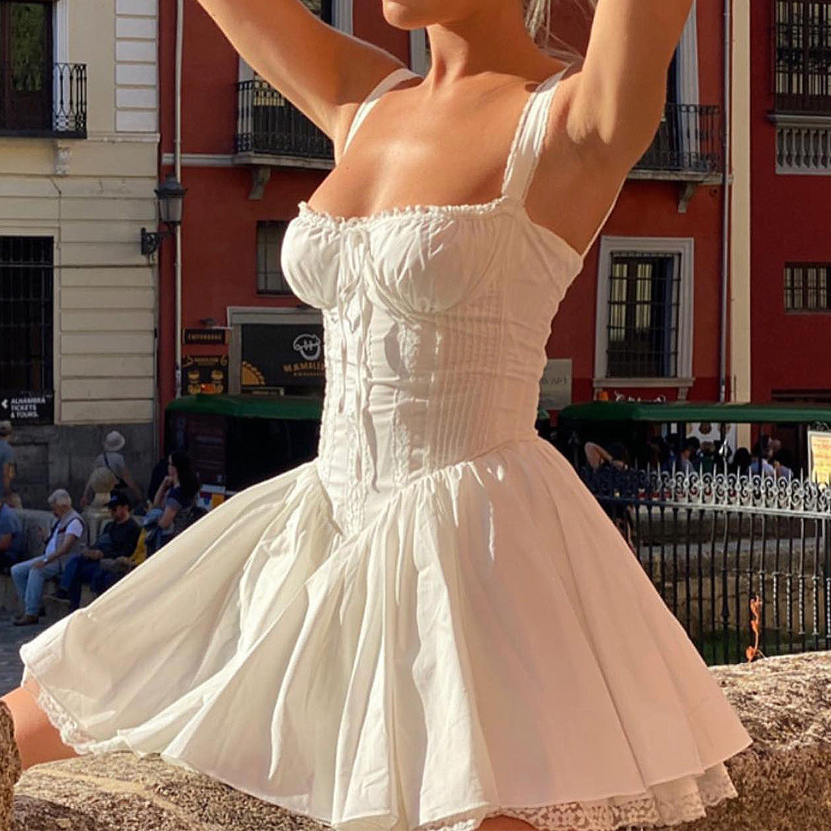 Robe mini corset pour femme avec dentelle et épaules dénudées pour les soirées d'été